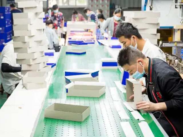 Rigid box assembling