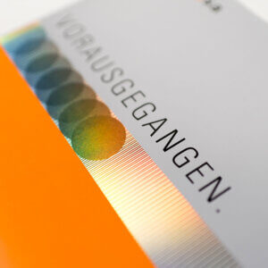 Cold foil demonstrating. photo credit https://www.nastroenastro.it/